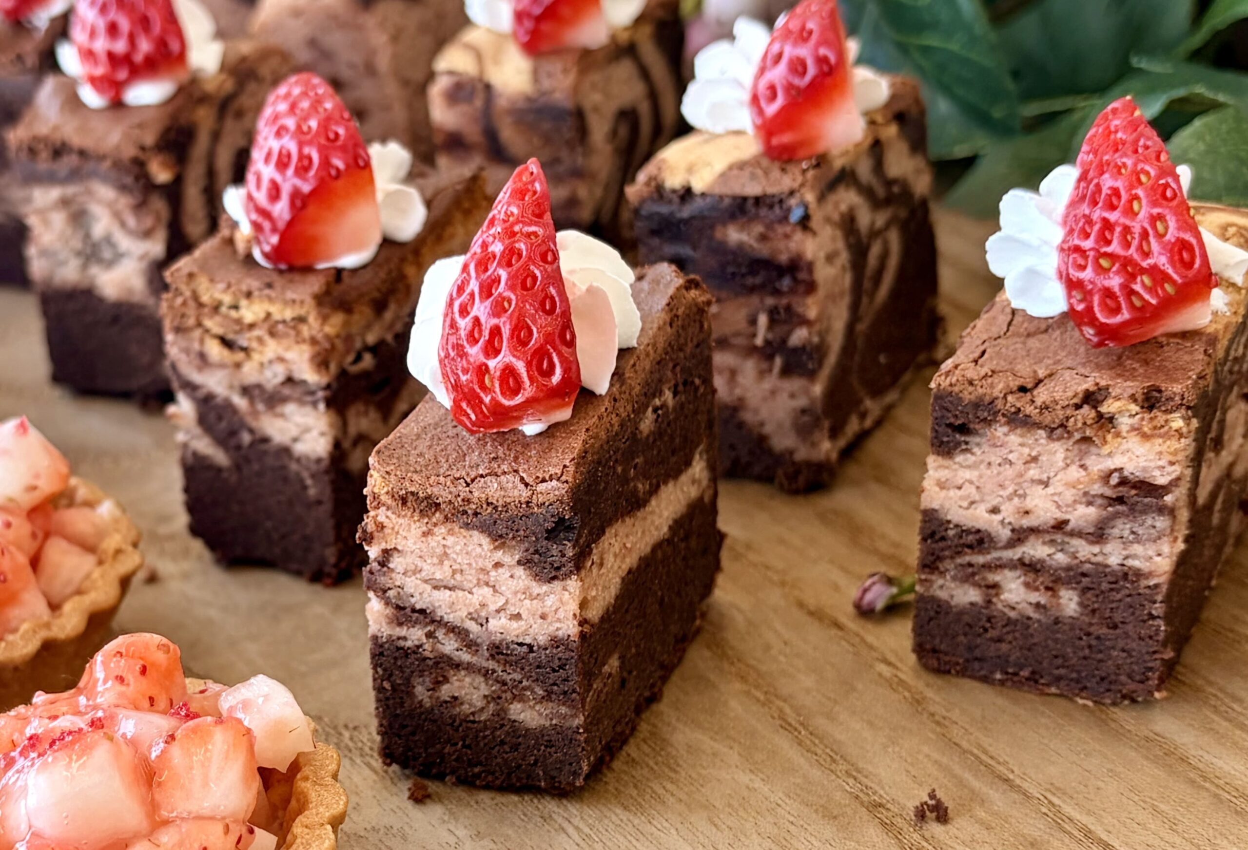 イチゴマーブルガトーショコラの写真