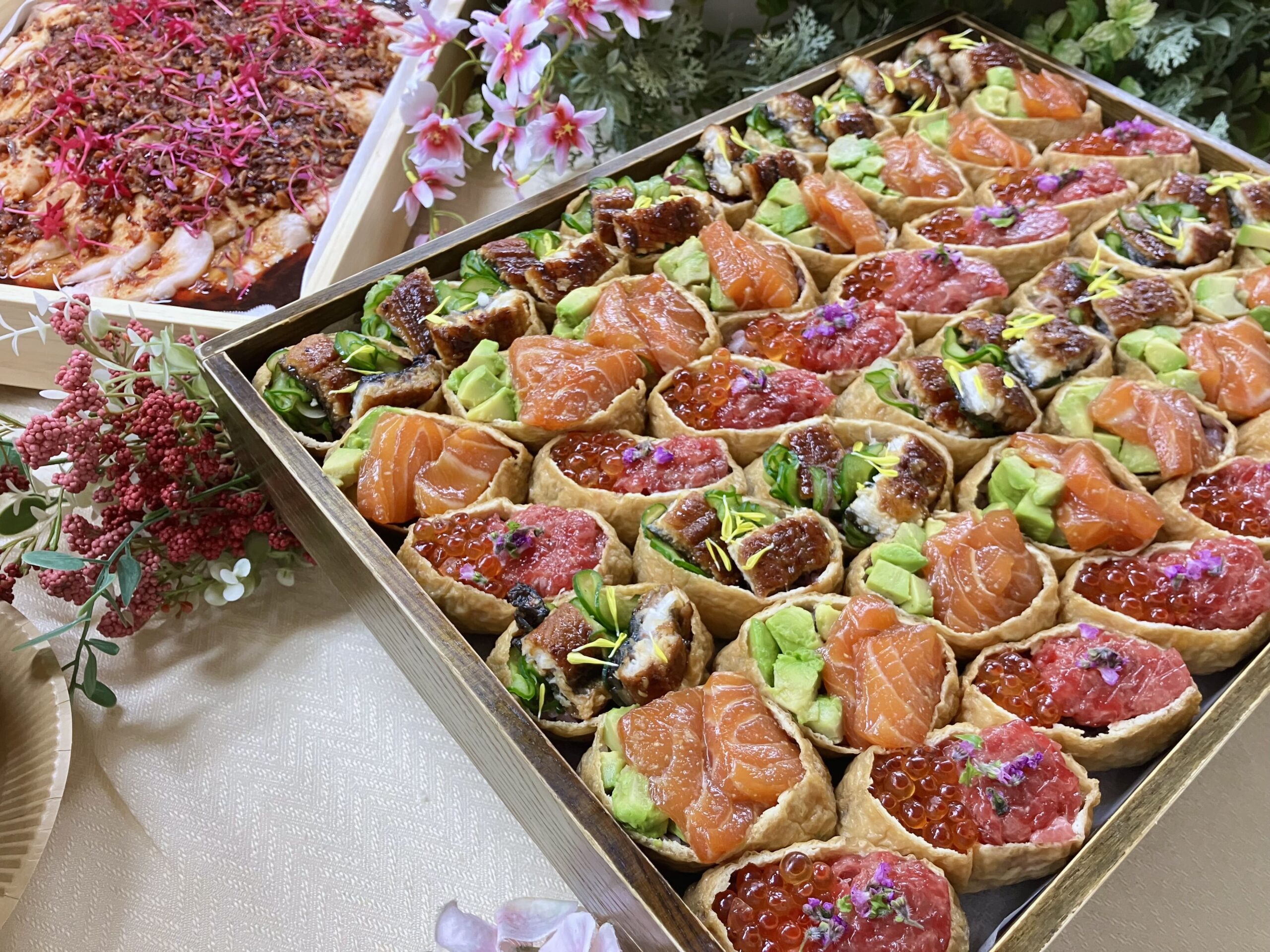 彩り稲荷寿司3種類の写真