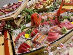 鯛や金目鯛など鮮魚の姿作りの写真