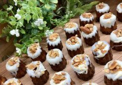 ホワイトチョコとナッツのミニカヌレの写真