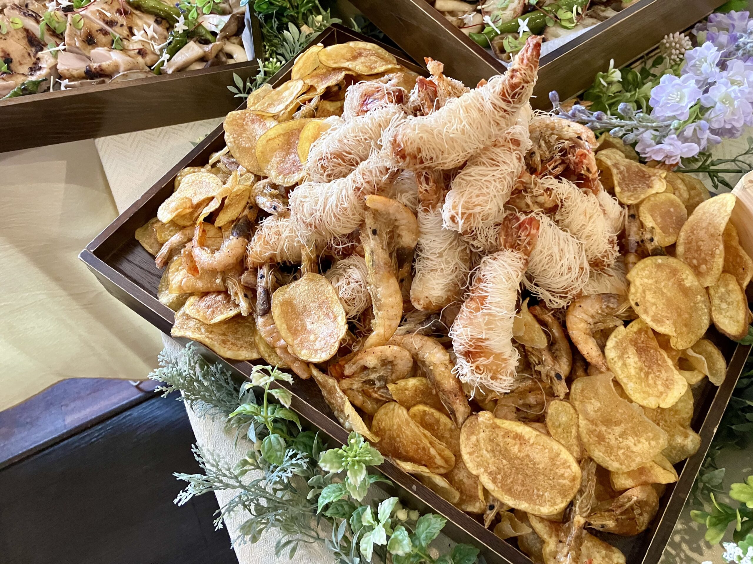 カダイフ使ったエビフライ、インカの目覚めのポテトチップス