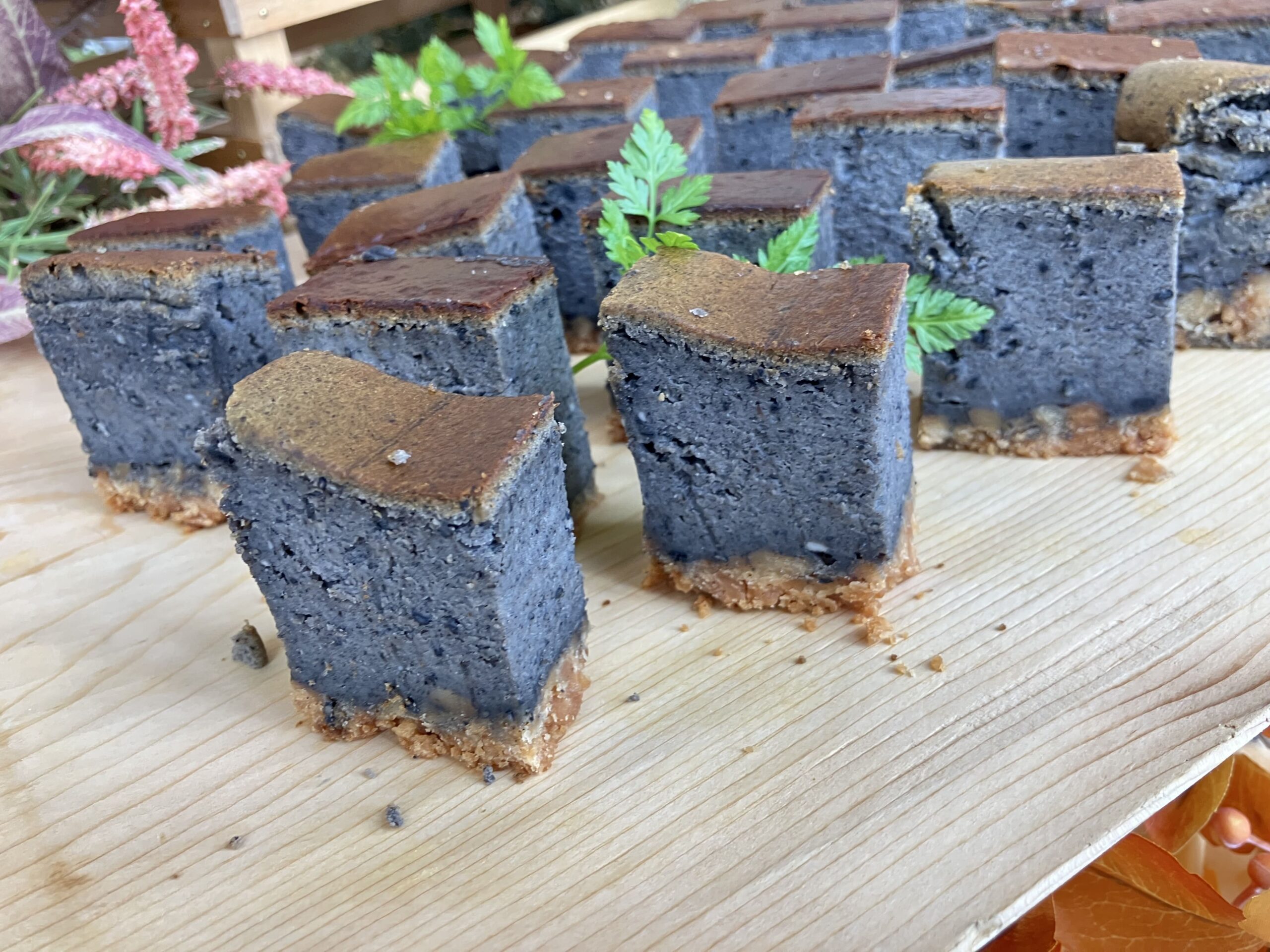 黒胡麻チーズケーキの写真