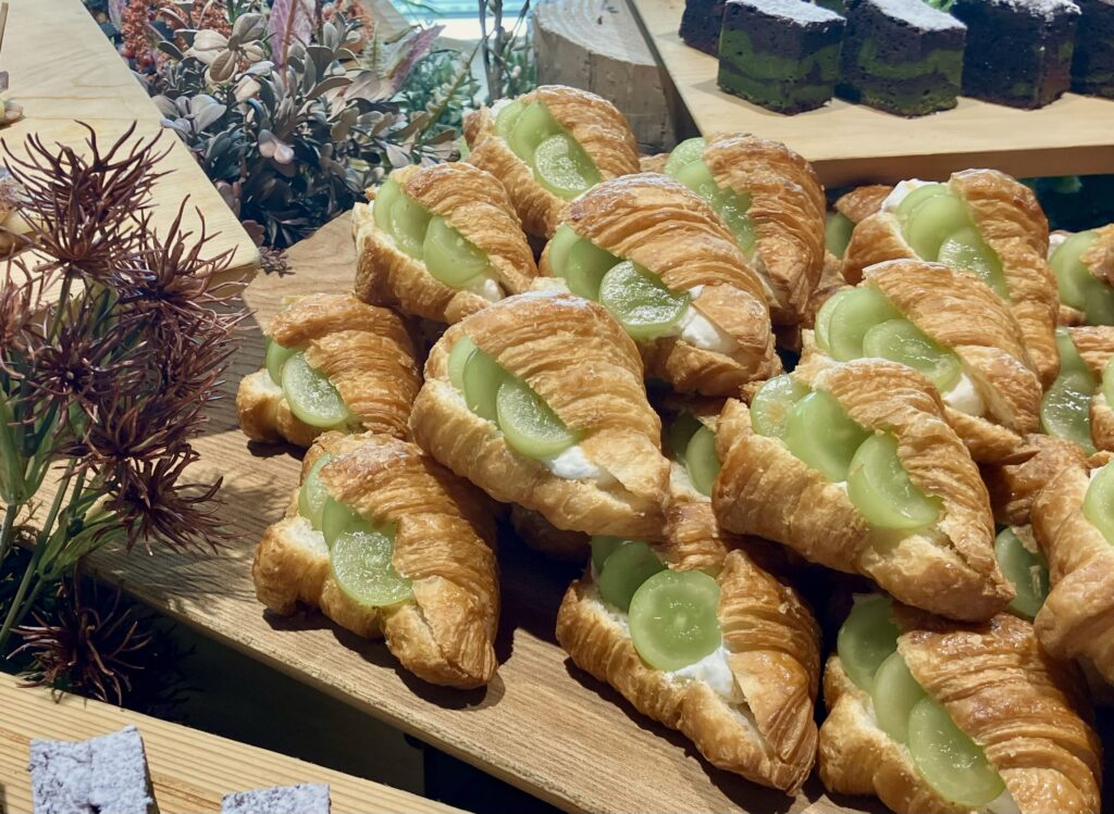 シャインマスカットのクロワッサンドの写真